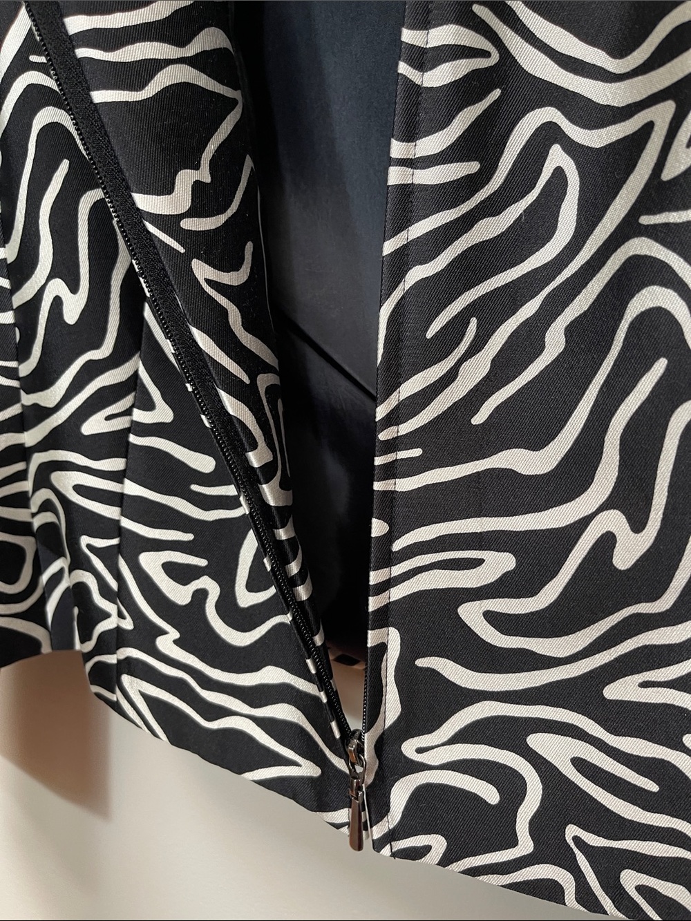 Talbots Silk Wool Zebra Zipper Front Blazer - Picture 9 of 12